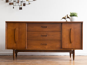 Vintage Mid Century Walnut Credenza / Media Cabinet